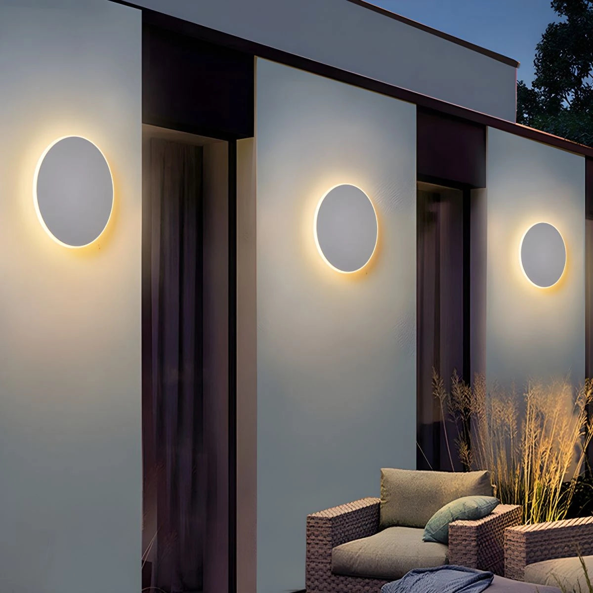 White Metal Wall Sconce — product view 2