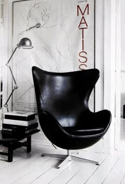 Curved Swivel Lounge Chair